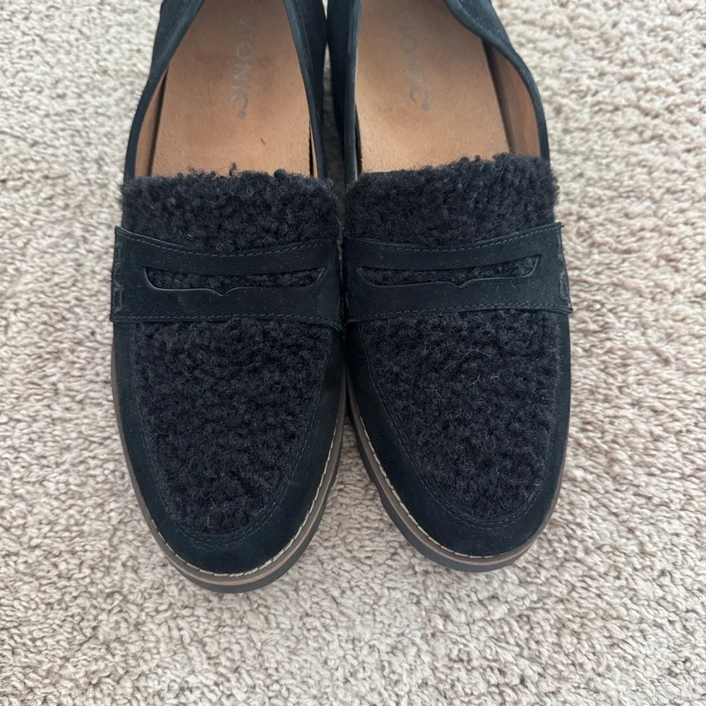 VIONIC Nubuck Loafer With Sherpa “Cheryl” Black EUC Size 7.5 - Picture 4 of 6